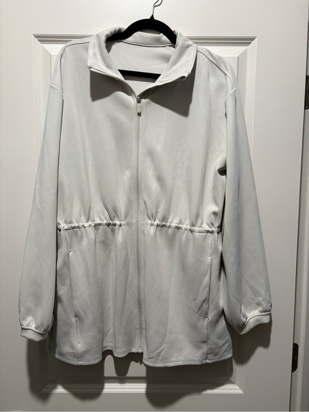 New Lululemon Softstreme Cinch-Waist Full-Zip Jacket in Bone - Picture 3 of 5